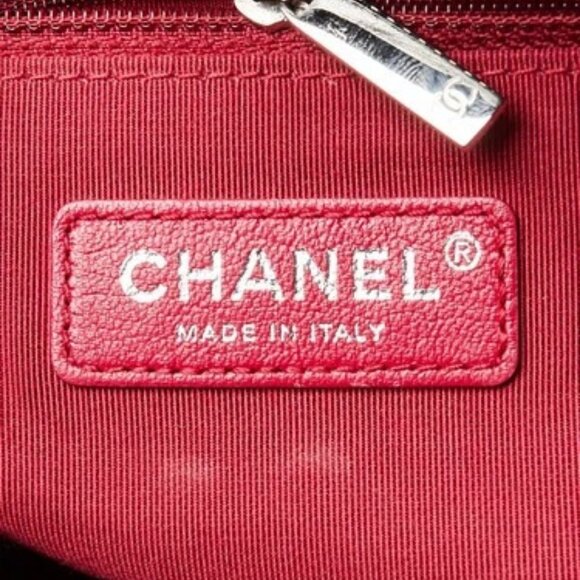 Chanel Black Quilted Aged Calfskin Leather Medium Gabrielle Hobo Bag - Picture 8 of 10